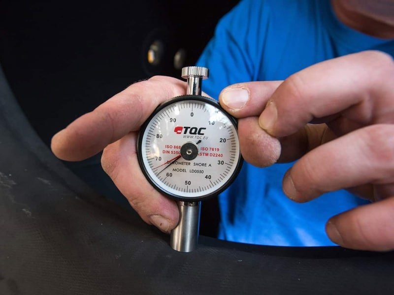 Understanding Rubber Hardness: Shore A, Shore D, and Applications 3 Testing-hardness-of-rubber-lining-with-a-Shore-A-durometer