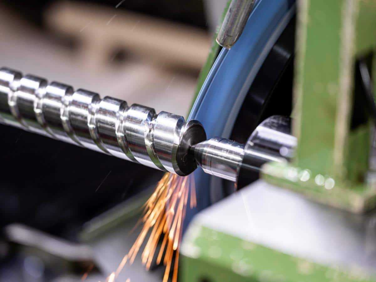 Understanding CNC Threading for Custom Machined Components 3 Thread Grinding