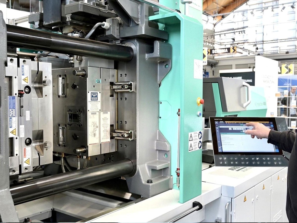 Mold Trial on Injection Machine