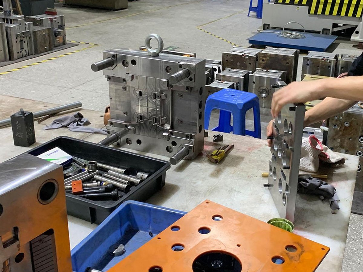 Mold assembly
