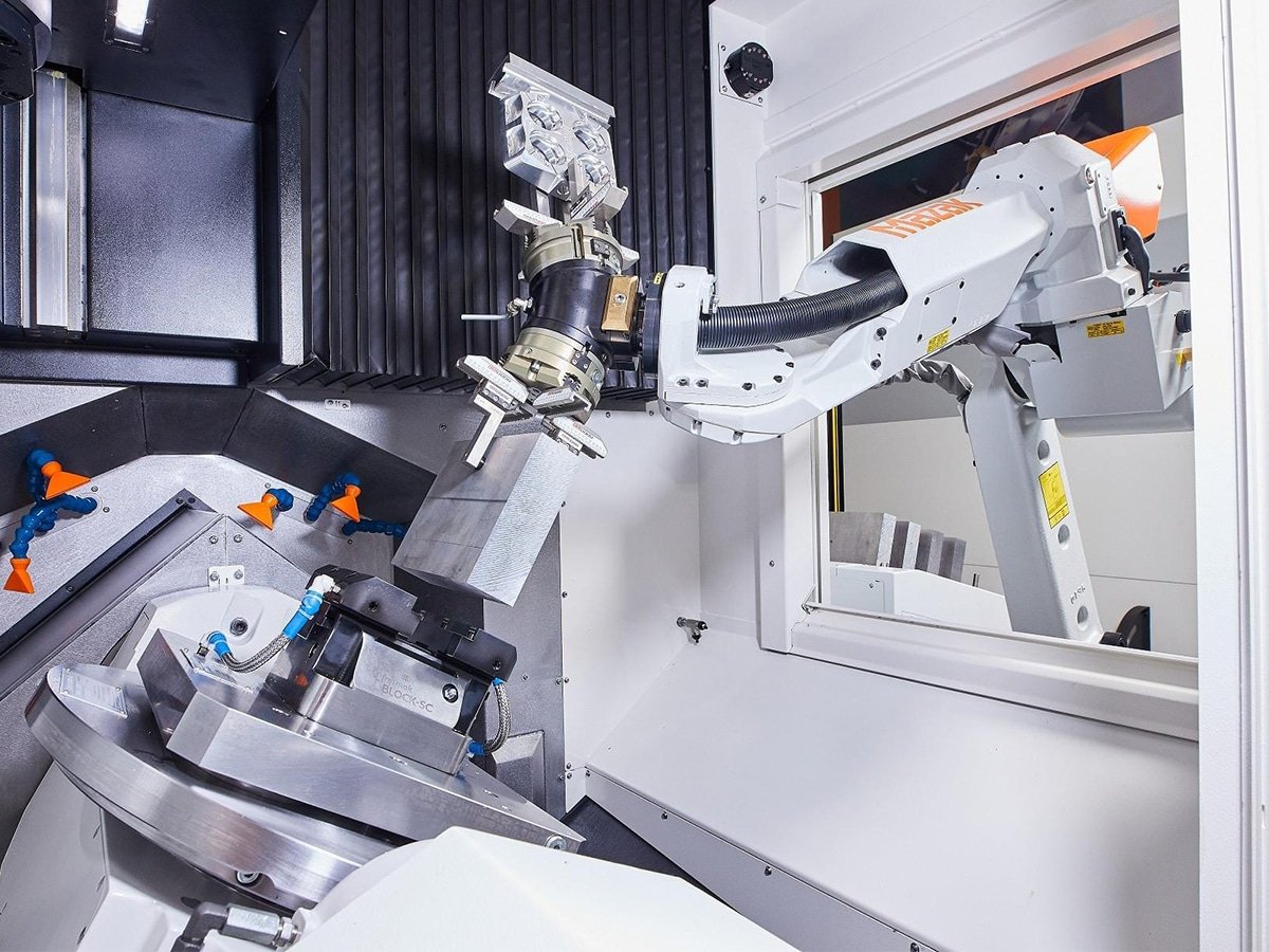 Multi-Axis Machining: A Complete Guide for Precision Manufacturing 5 Robotic Loading and Automated Workholding