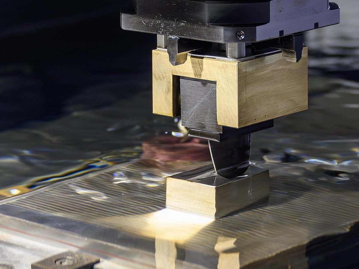 What Is Electrical Discharge Machining? A Practical Guide 3 Sinker EDM